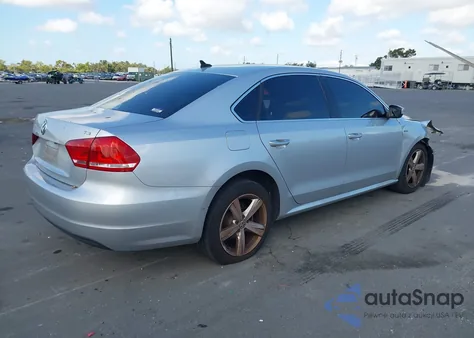 2015 Volkswagen Passat 1.8T Limited Edition z USA, uszkodzony, nr VIN 1VWAT7A37FC114417